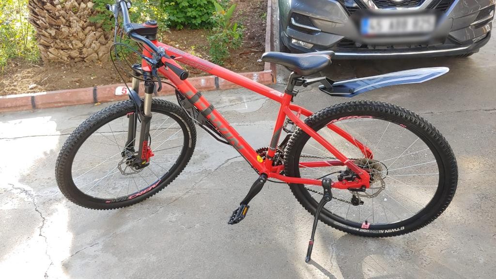 Anneden hırsızlara ’oğlumun bisikletini geri getirin’ çağrısı