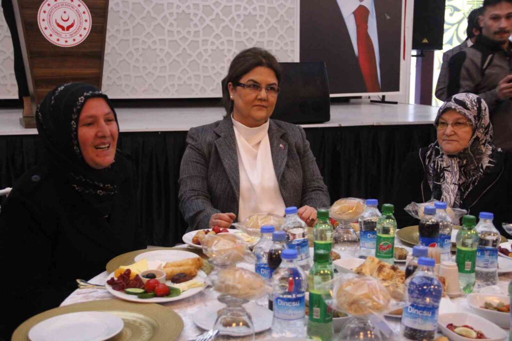 Bakan Yanık: “Bugünlerimizi şehit ve gazilerimize borçluyuz”