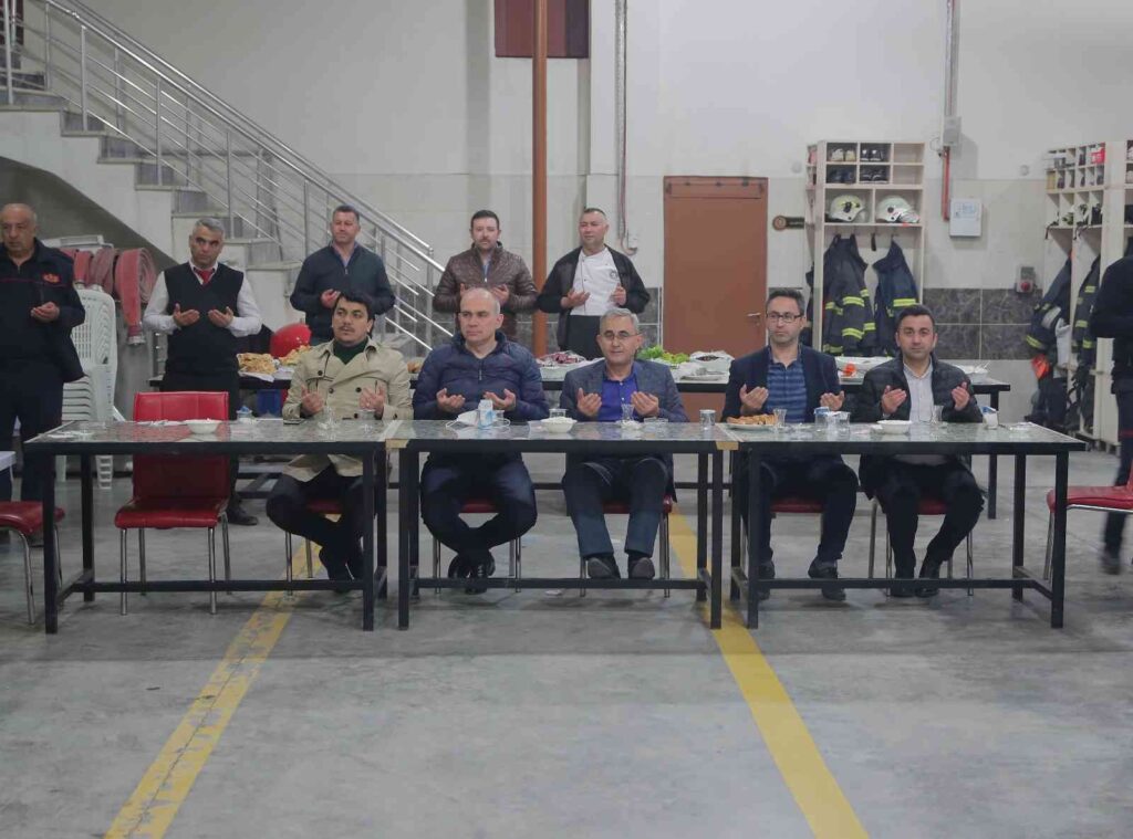 Başkan Alim Işık, İtfaiye Müdürlüğü personeliyle sahurda bir araya geldi