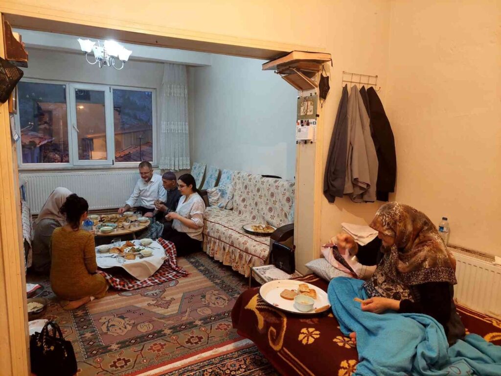 Başkan Ceyhun’dan çat kapı iftar ziyaretleri