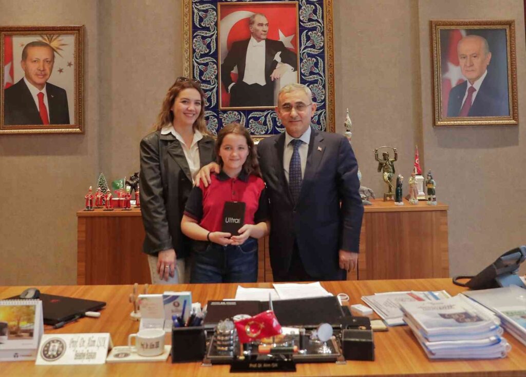 Başkan Işık’tan il birincisi Can’a tablet