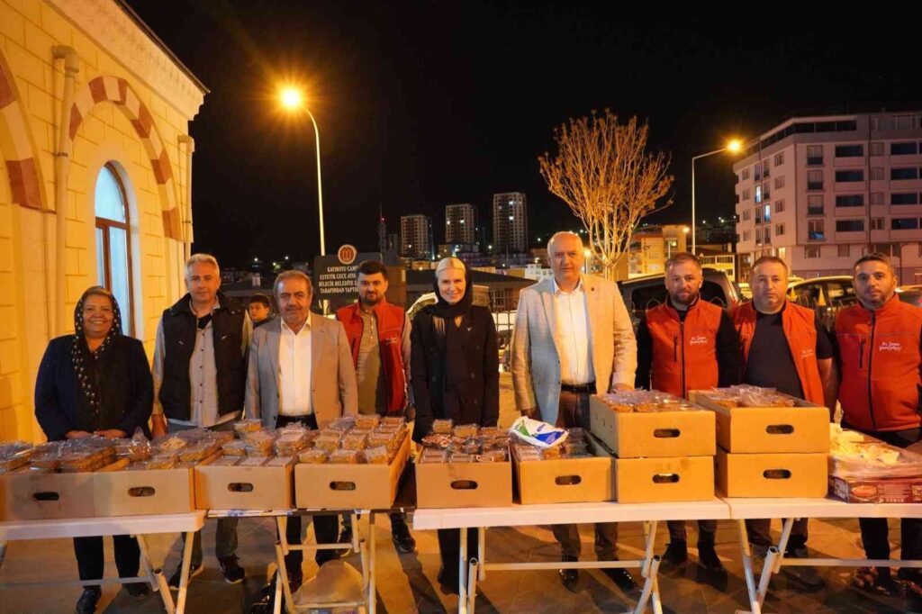 Bilecik Belediyesi’nden 4 bin kişiye helva ikramı