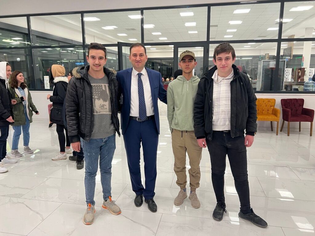 Bolvadin Kaymakamlığı yetim ve öksüz çocukları unutmadı