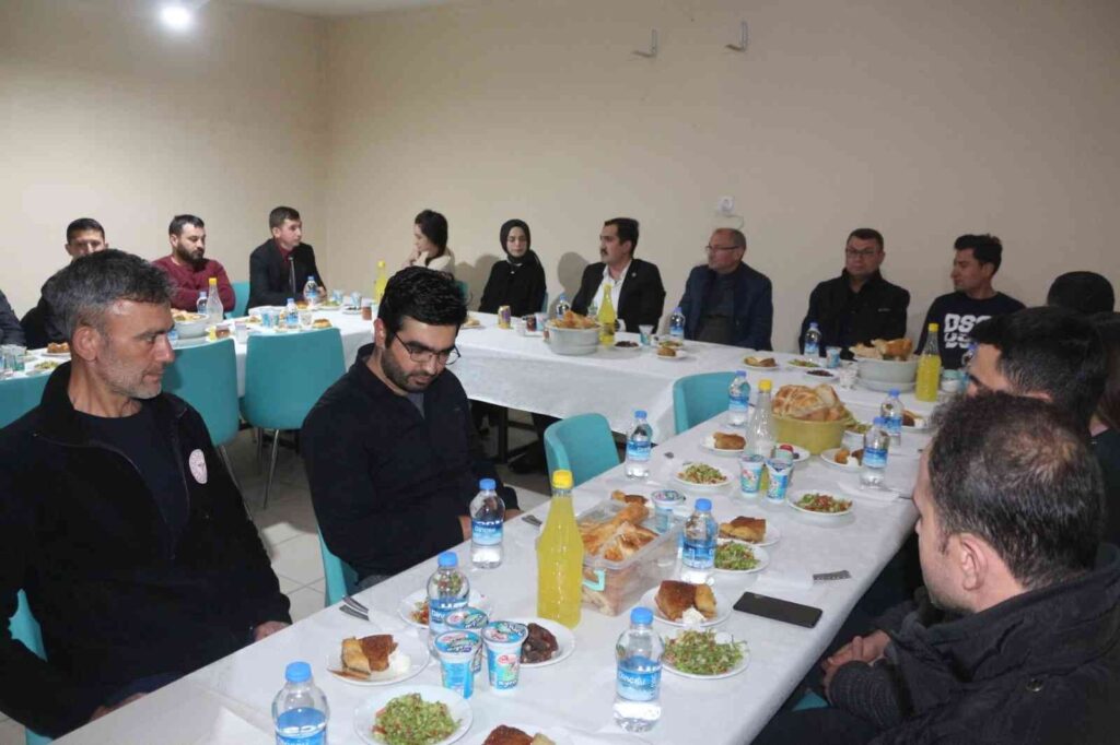 Domaniç Kaymakamı İpek, sağlık çalışanları ile iftarda bir araya geldi