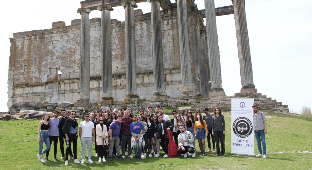 DPÜ müzik topluluğundan Aizanoi ziyareti