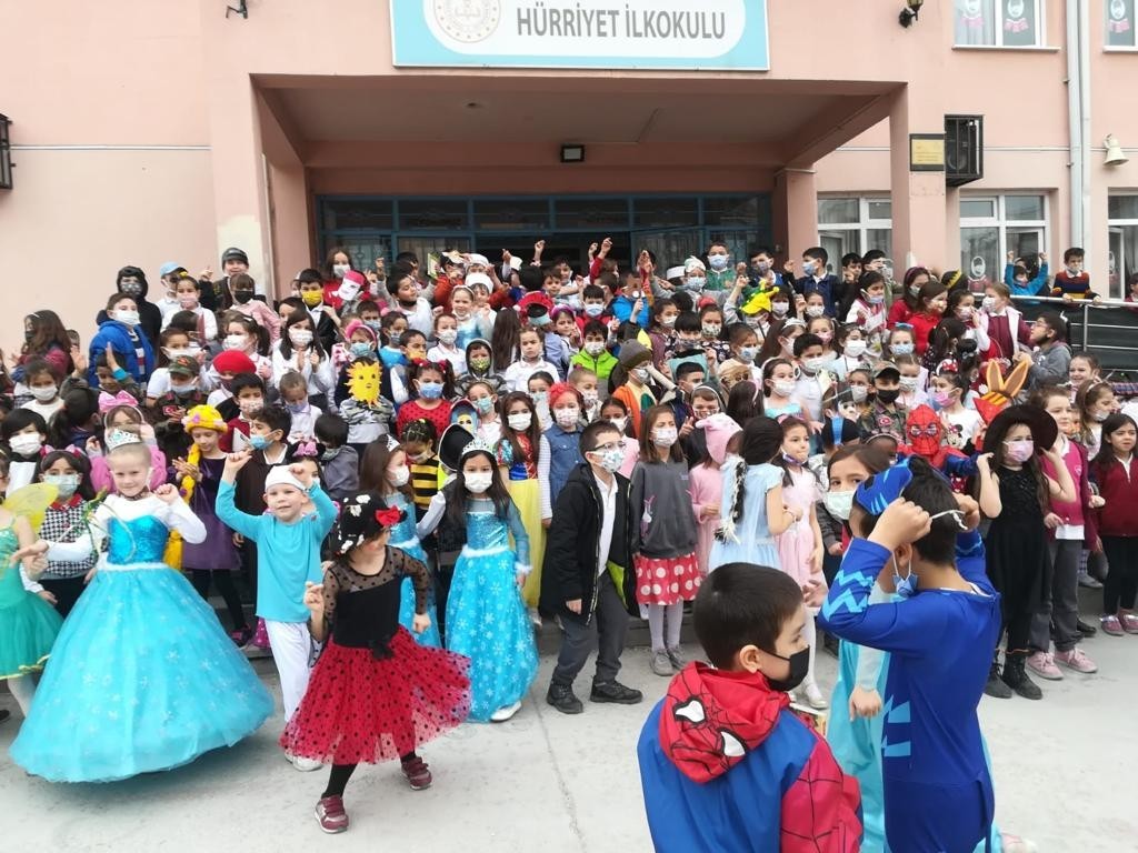 En sevdikleri kitap karakterlerini canlandırdılar