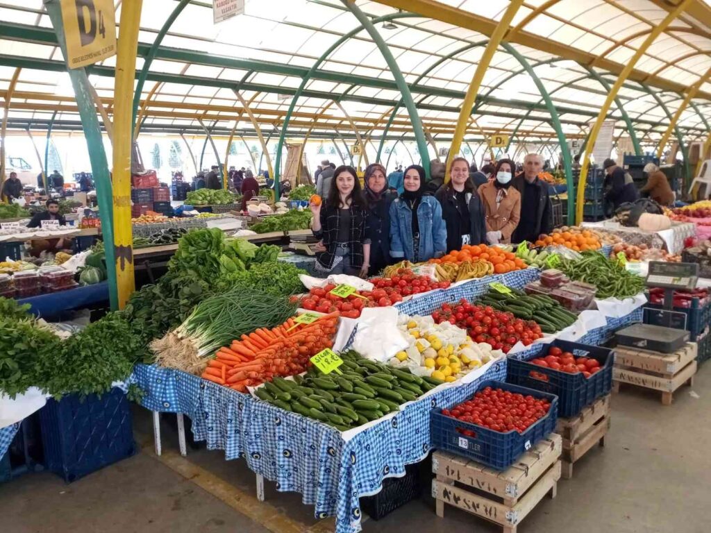 Esnafa destek oldular