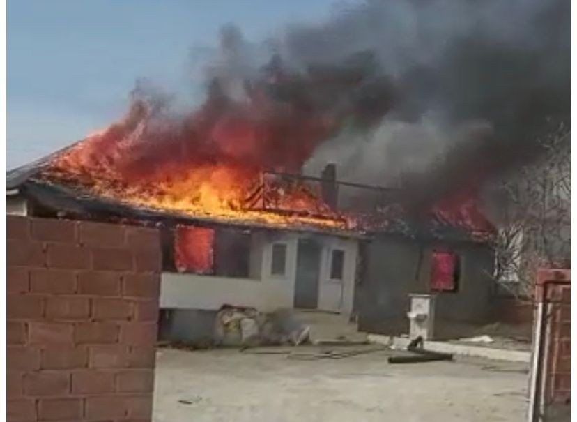 Etkili rüzgar yangına neden oldu