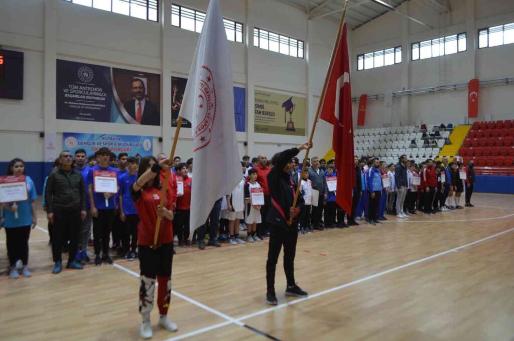 Futsal grup müsabakaları Tavşanlı’da başladı