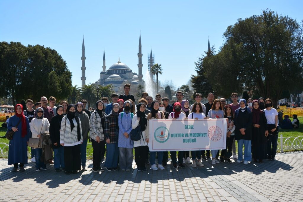 Gedizli öğrencilerden İstanbul gezisi