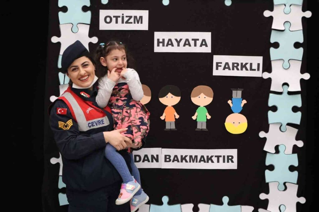 Jandarma otizmli çocuklarla bir araya geldi