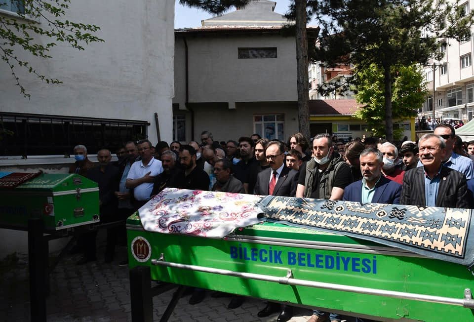 Kalbine yenik düşen lise öğrencisi gözyaşları arasında son yolculuğuna uğurlandı