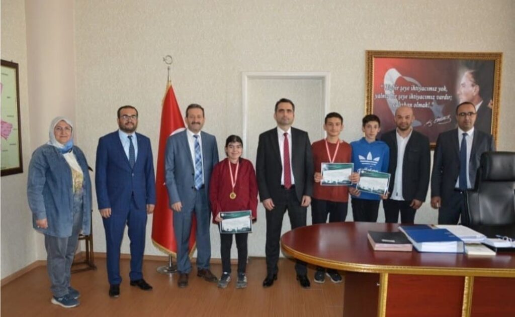 Kaymakam Arslanköylü, altın madalyalı aşçıları kutladı