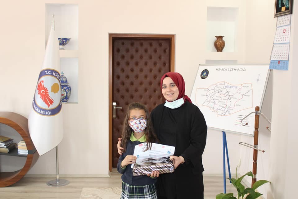 Kaymakam Özay, dereceye giren öğrencileri ödüllendirdi