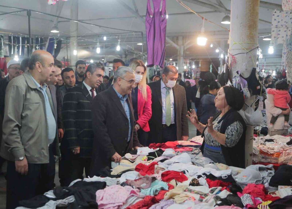 Kütahya’da Bayram Pazarı’na ilgi