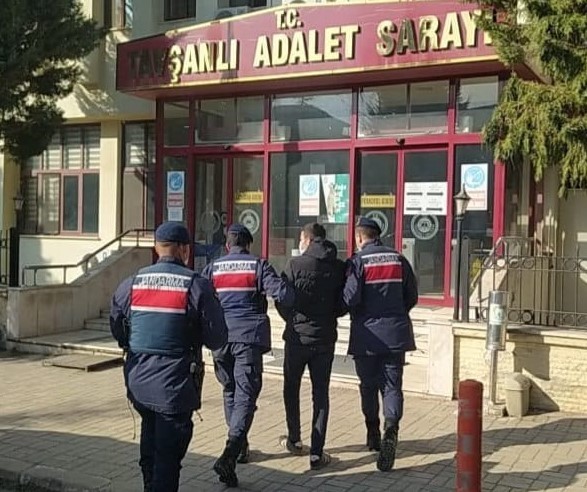 Kütahya’da hırsızlık suçundan aranan zanlı yakalandı