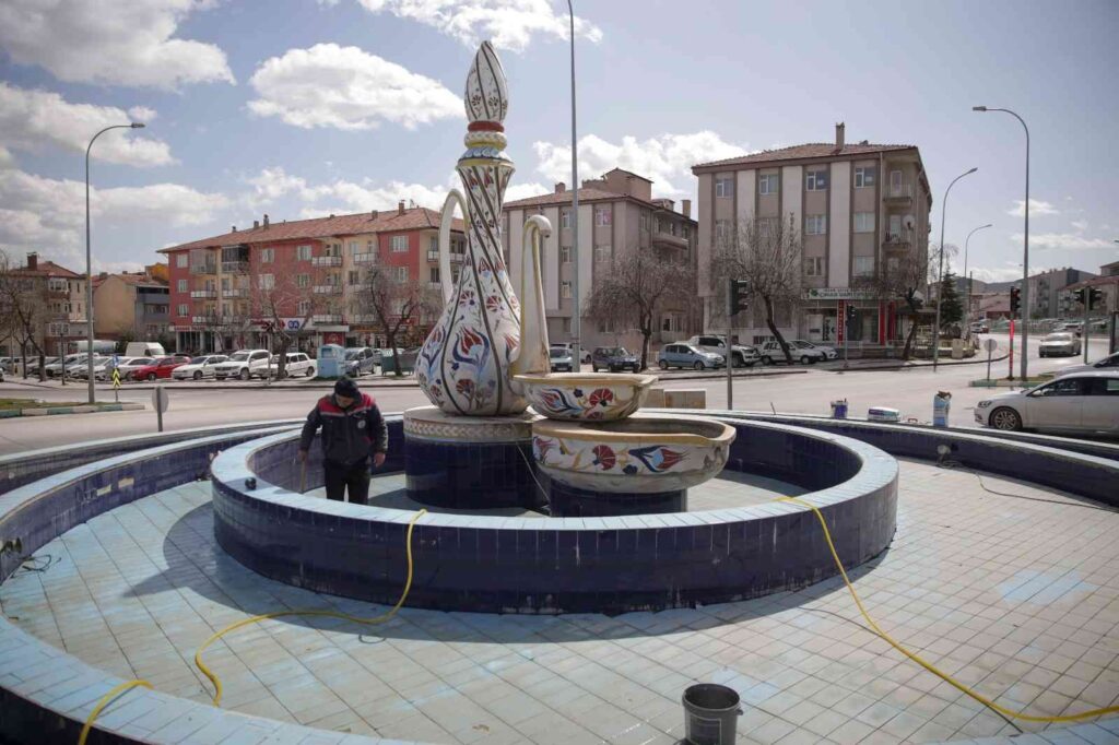 Kütahya’da ’İbrik vazo’ya bakım