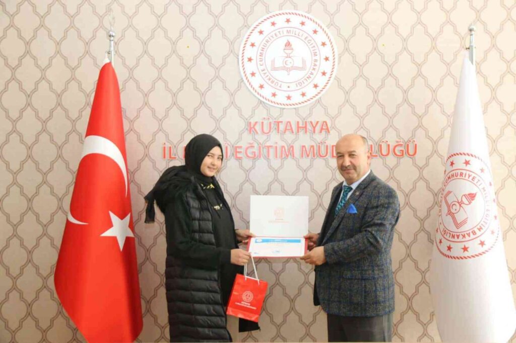 Kütahya’da yarışmada dereceye giren öğrenciler ödüllendirildi