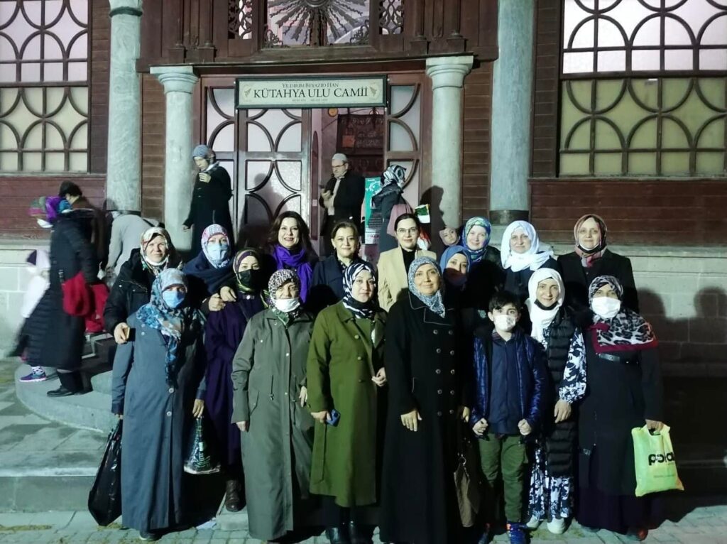 Kütahyalılar ilk teravih için Ulu Camii’ne akın etti