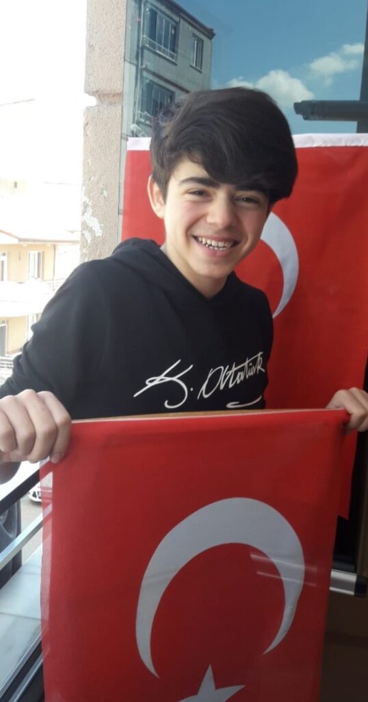 Lise öğrencisi genç yaşta kalbine yenik düştü