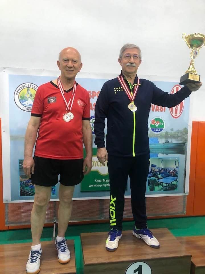 Masa Tenisi Turnuvası’nda 2 gümüş madalya kazandı