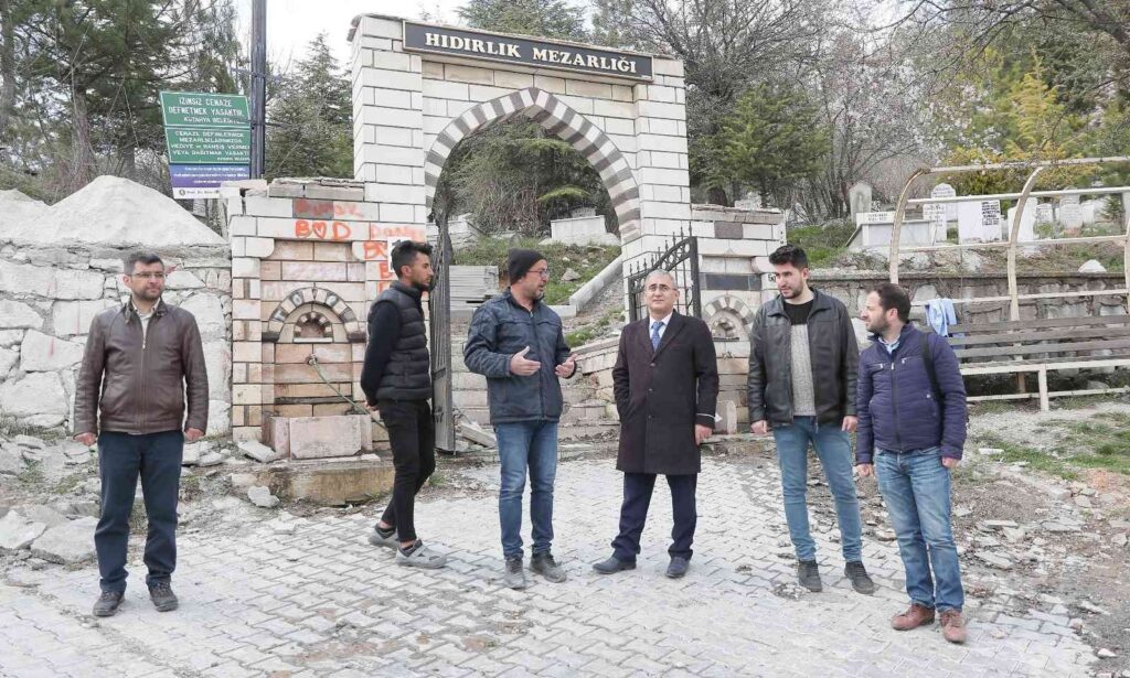 Mezarlıklarda temizlik, bakım ve onarım çalışmaları