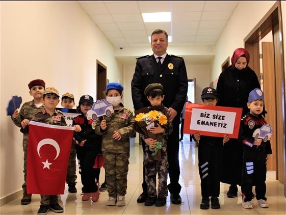 Minikler Polis Haftası’nı kutladı