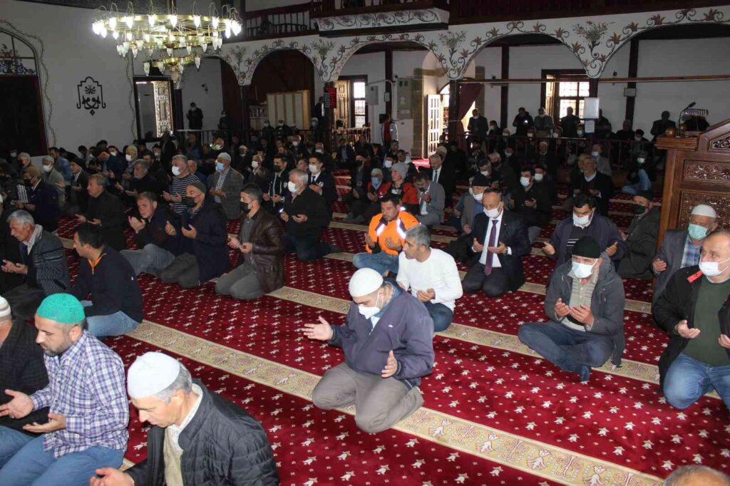 Osmaneli’nde şehitler için mevlit okutuldu