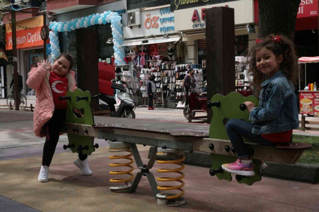 Oyun parkları bayram coşkusuyla doldu taştı