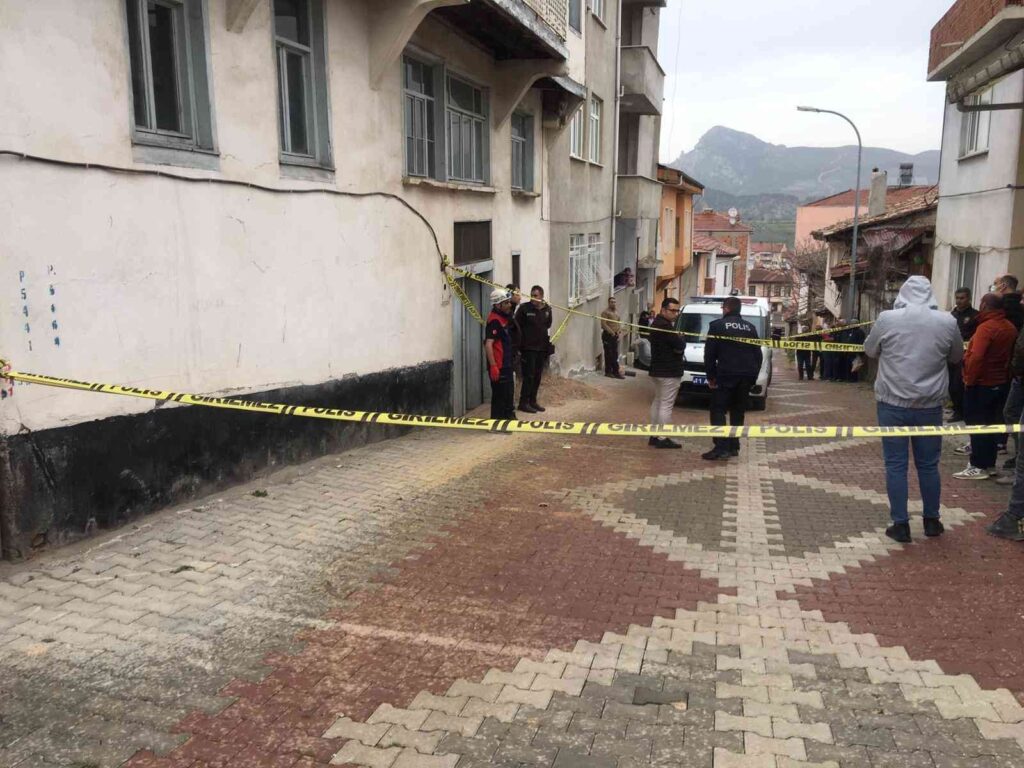 Tarihi Ahmet Çavuş Konağı’nda tadilat yaparken canından oldu