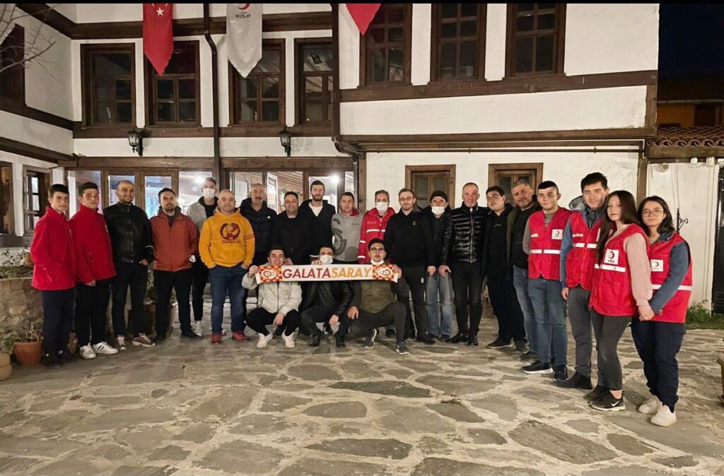 Tavşanlı Galatasaraylılar Derneği Kızılay’a kan bağışında bulundu