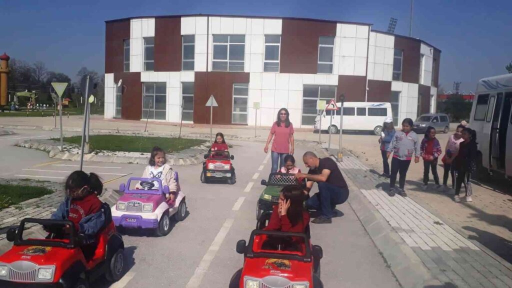 Tavşanlı’da öğrencilere temel trafik eğitimi