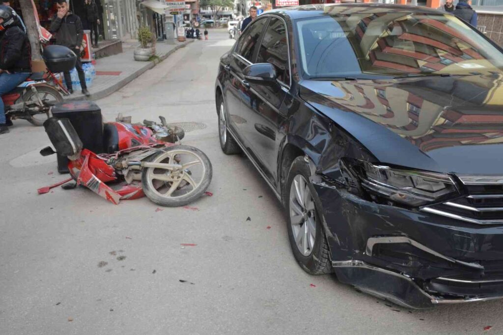 Ters yönden giden araç kazaya sebep oldu
