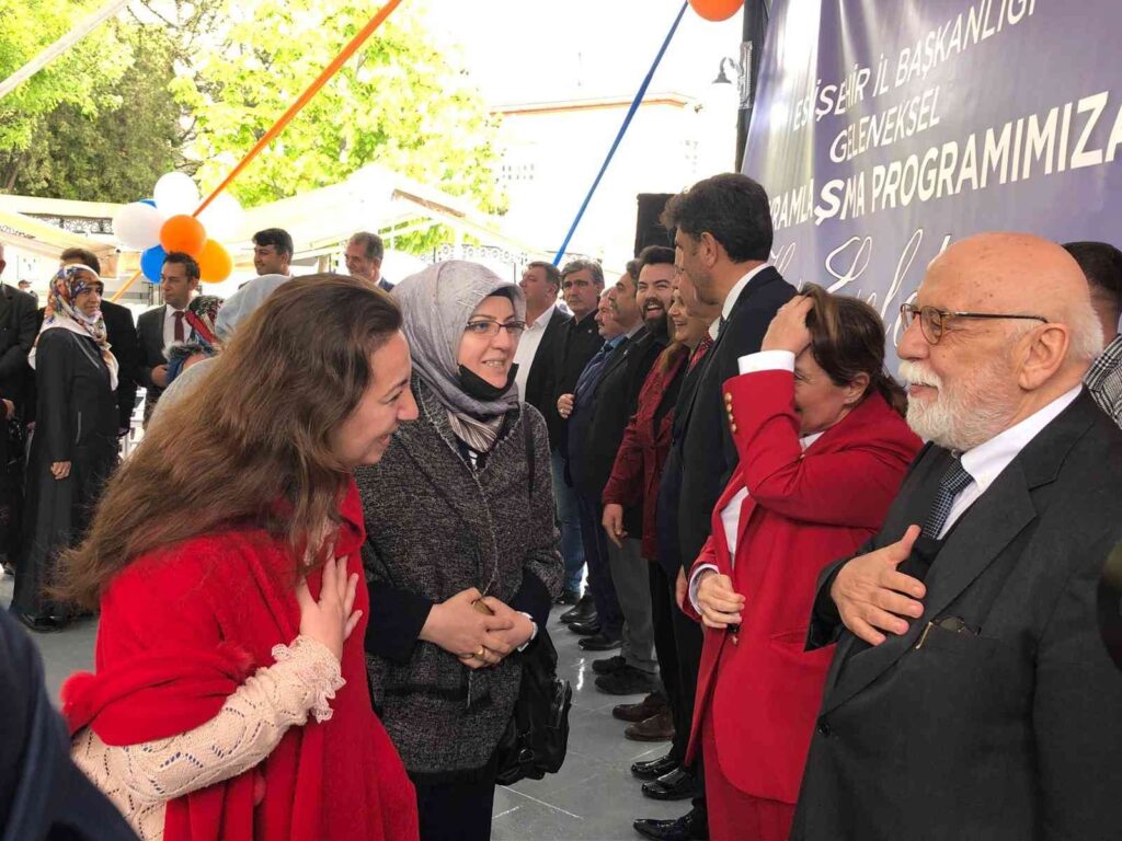 AK Parti’de ‘Geleneksel Bayramlaşma’ sevinci