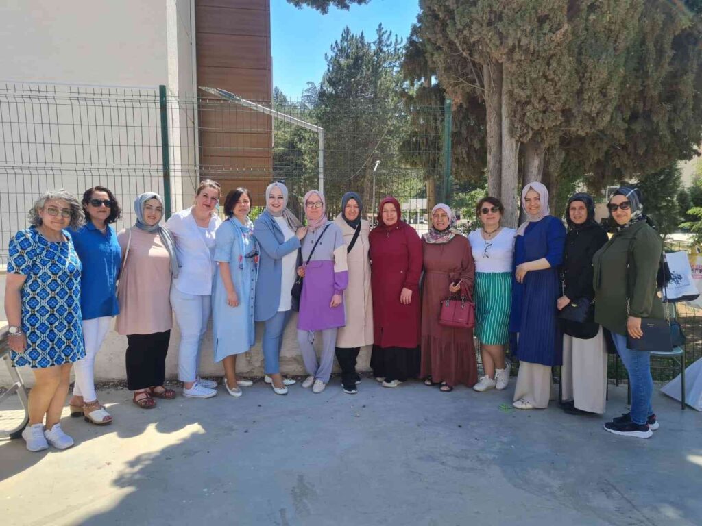 Bahar şenliklerinde öğrenciler çömlek yaptı