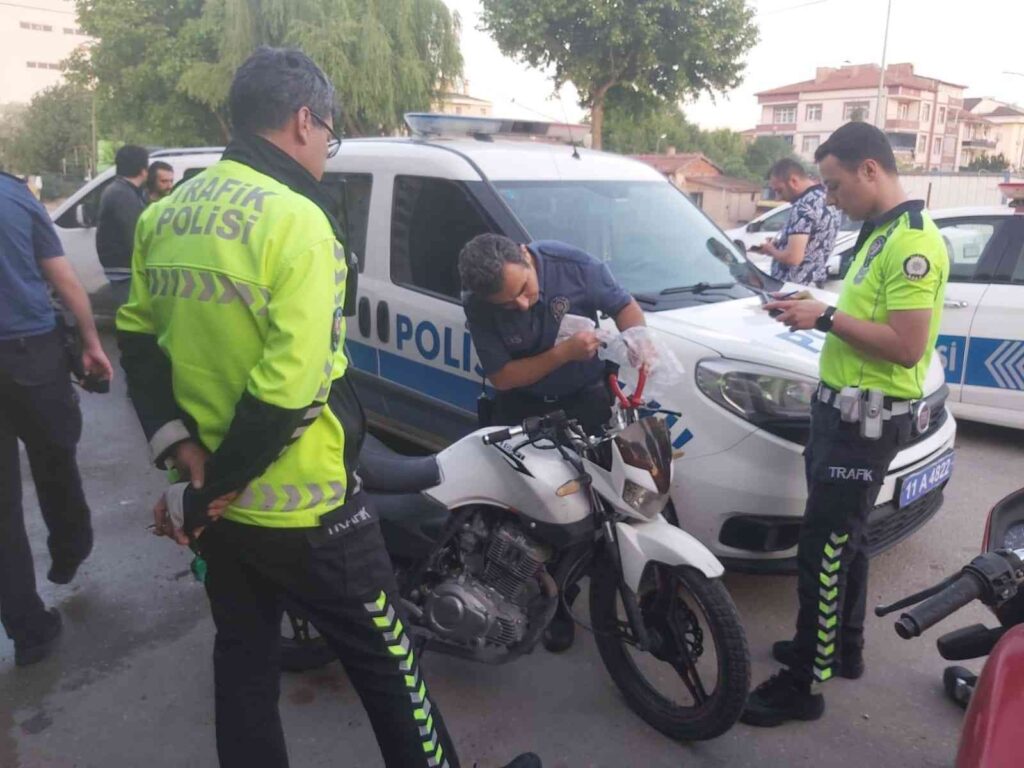 Bilecik’te inşaattan demir çalıp hurdaya satan hırsızlar kovalamaca sonunda yakalandı