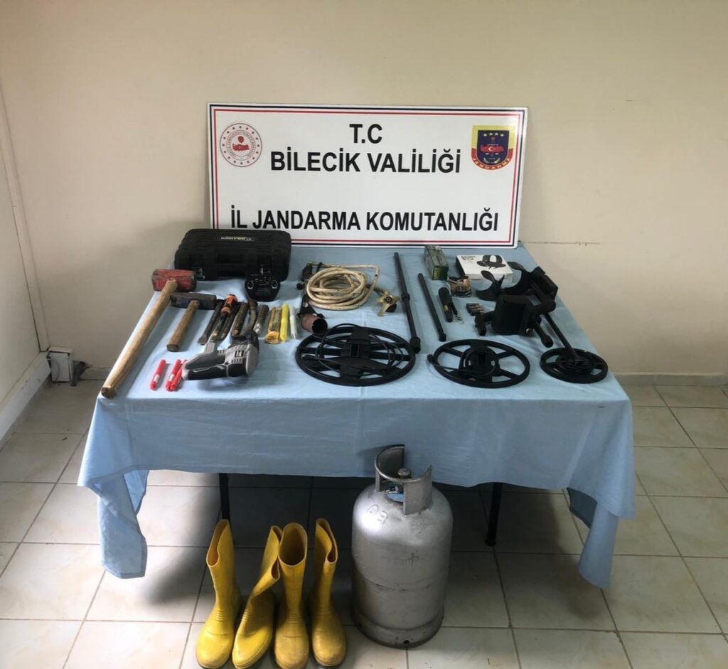 Bilecik’te kaçak kazı operasyonunda 3 kişi gözaltına alındı