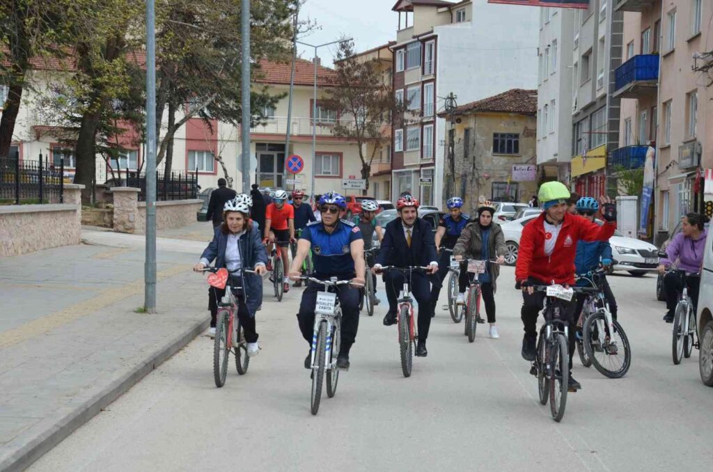 Bilecik’te pedallara bisikletli ulaşımı artırmak ve temiz çevre için basıldı