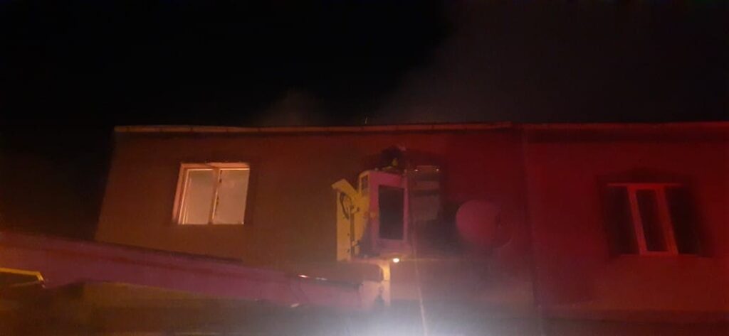 Çıkan yangında ev kullanılmaz hale geldi