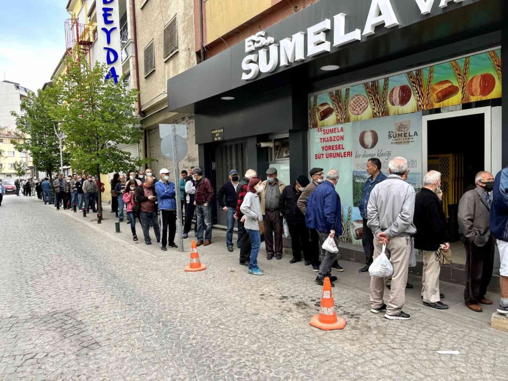 Fırınlarda arife yoğunluğu