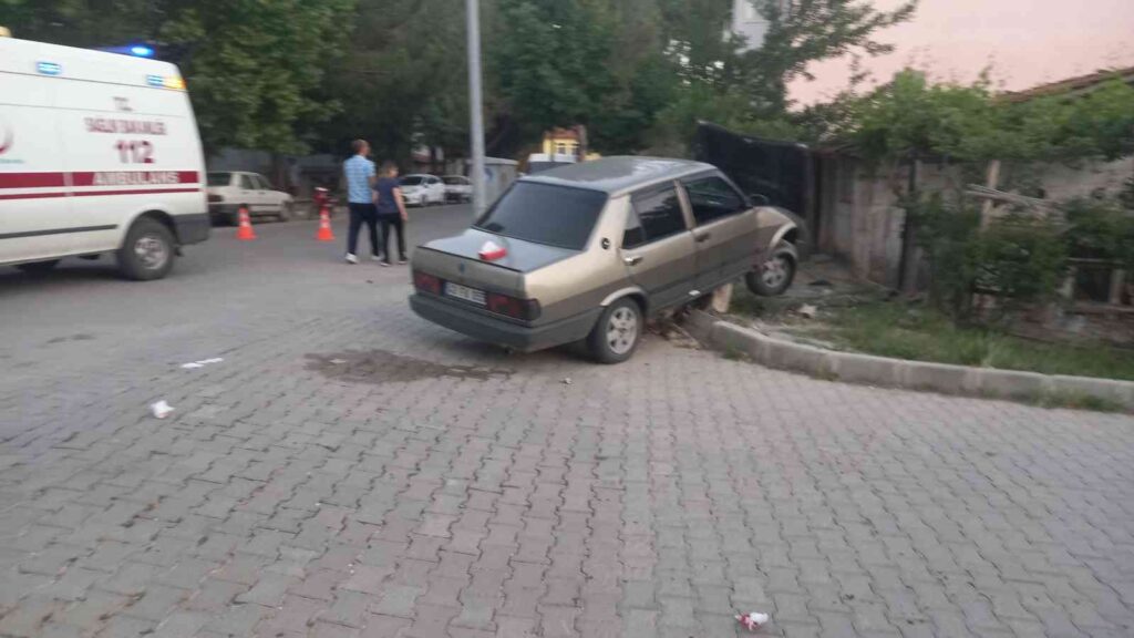 Gediz’de trafik kazası: 3 yaralı
