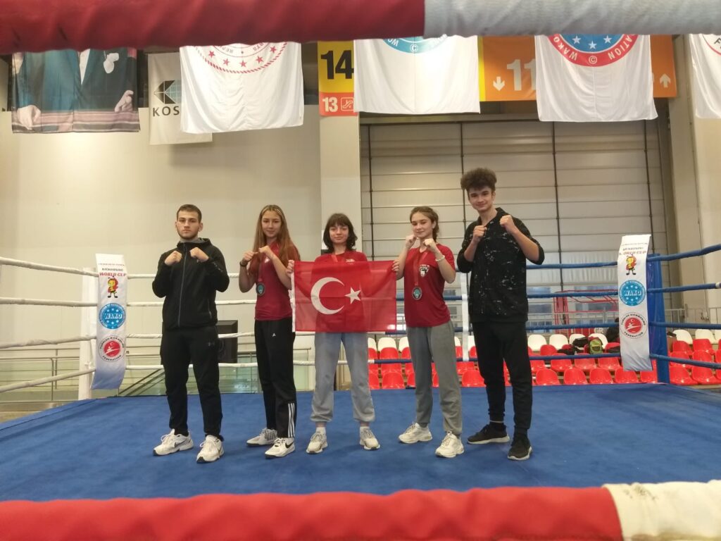 Kick Boks Dünya Kupası’nda Eskişehirli sporculardan büyük başarı