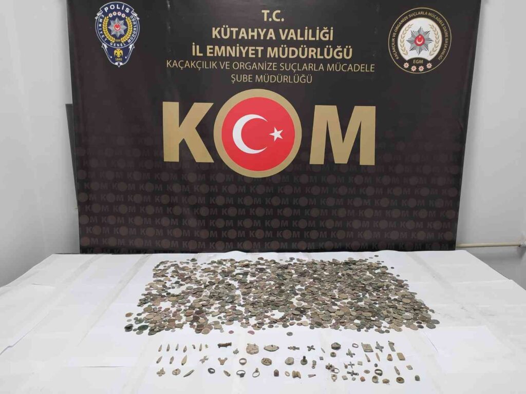 Kütahya’da 2 bin 880 adet sikke ve 68 adet tarihi obje ele geçirildi