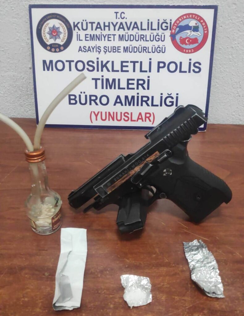 Kütahya’da bir araçta uyuşturucu ele geçirildi