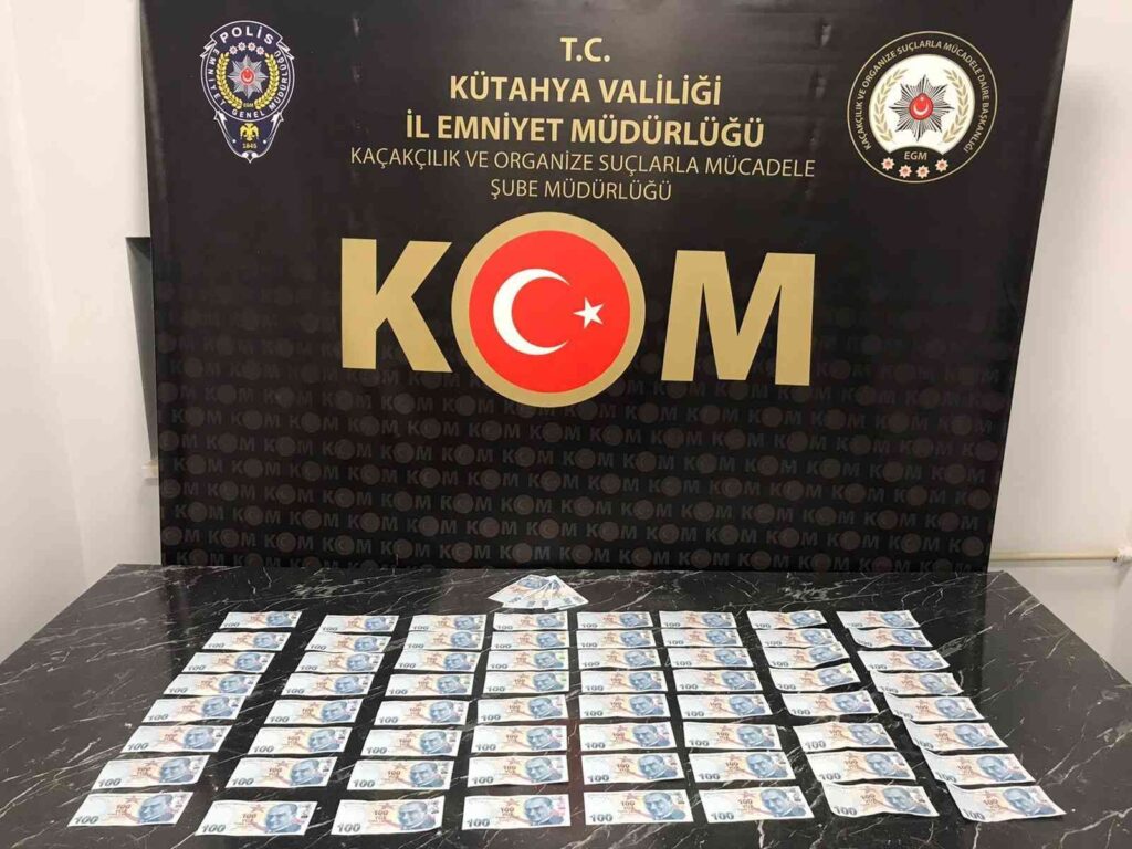 Kütahya’da piyasaya sahte para süren iki kişi yakalandı