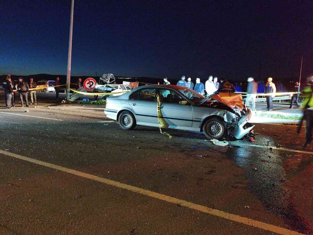 Kütahya’da trafik kazası: 1 ölü, 2 yaralı