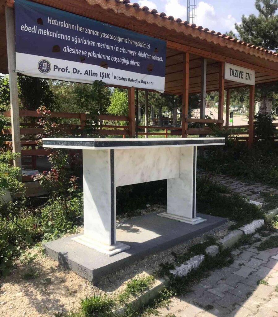 Musalla taşları yenilendi