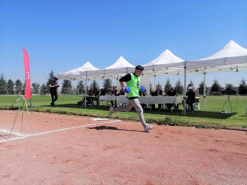 Orman işçisi olabilmek için ter döktüler