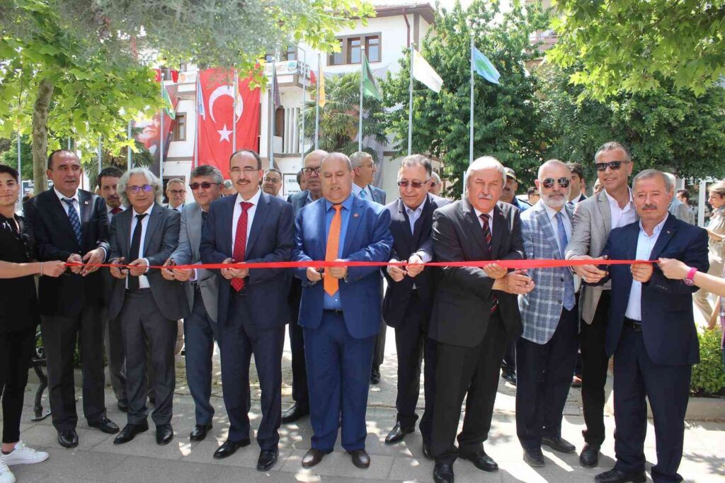 Osmaneli’de “Tarih, Mimari, Kültür Sempozyumu” başladı