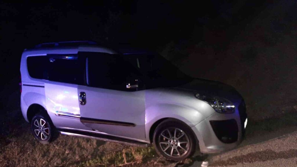 Otomobil şarampole yuvarlandı, 3 kişi yaralandı